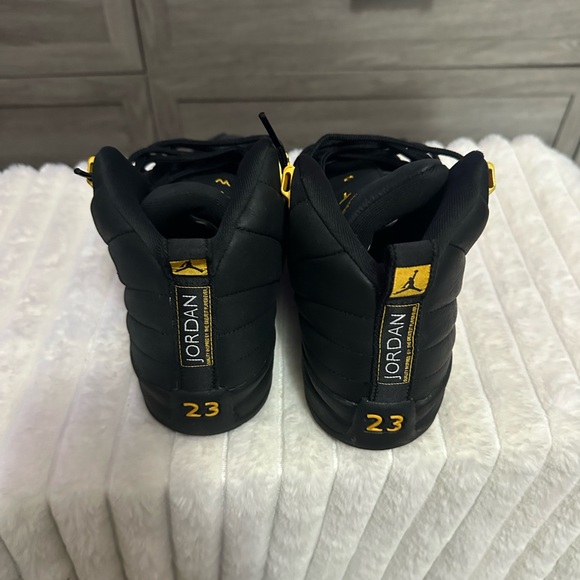 Women’s Jordan 12s Barely Wore. - Picture 4 of 4